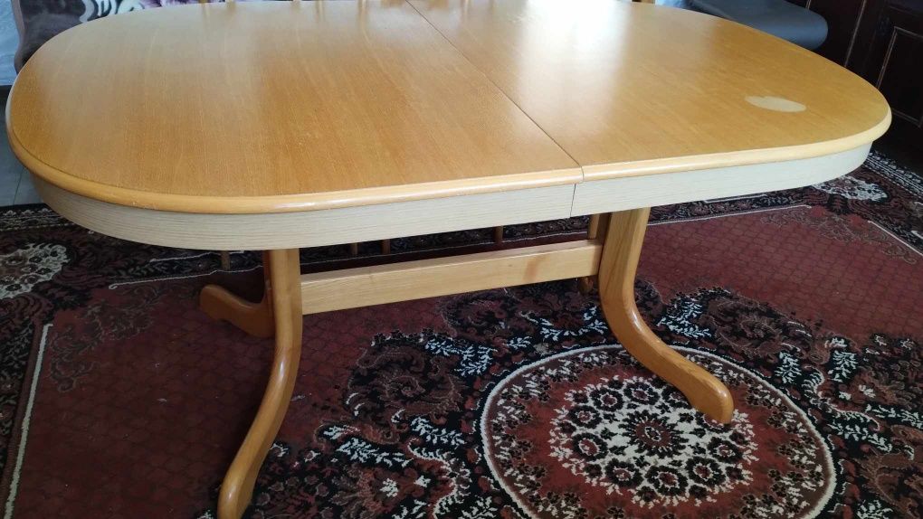 Stół drewniany na 14 osób