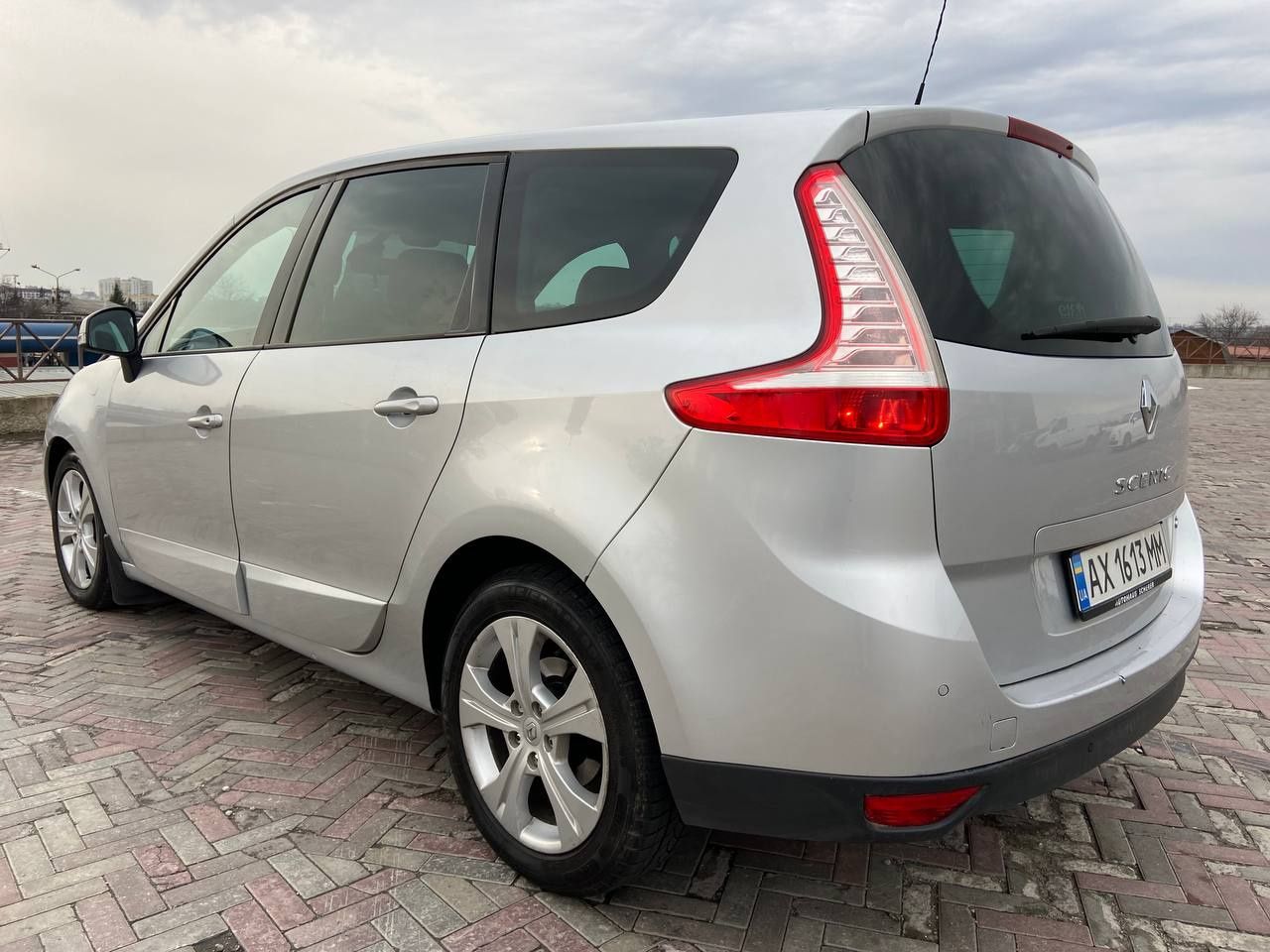 Renault Grand Scenic 3 1.6 2011 год