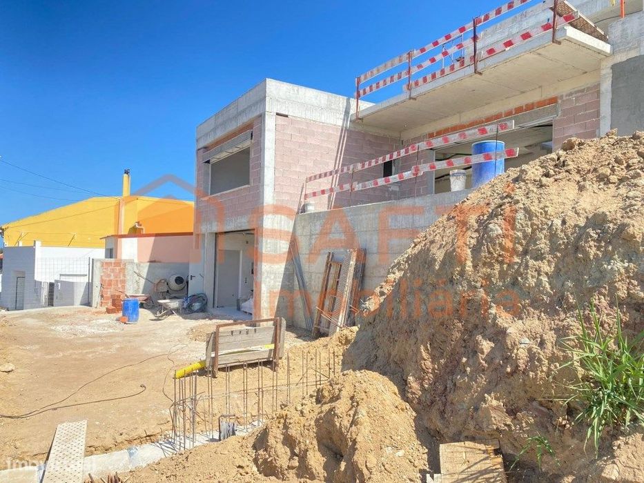 Moradia independente em fase final de construção, Ventosa, Torres V...