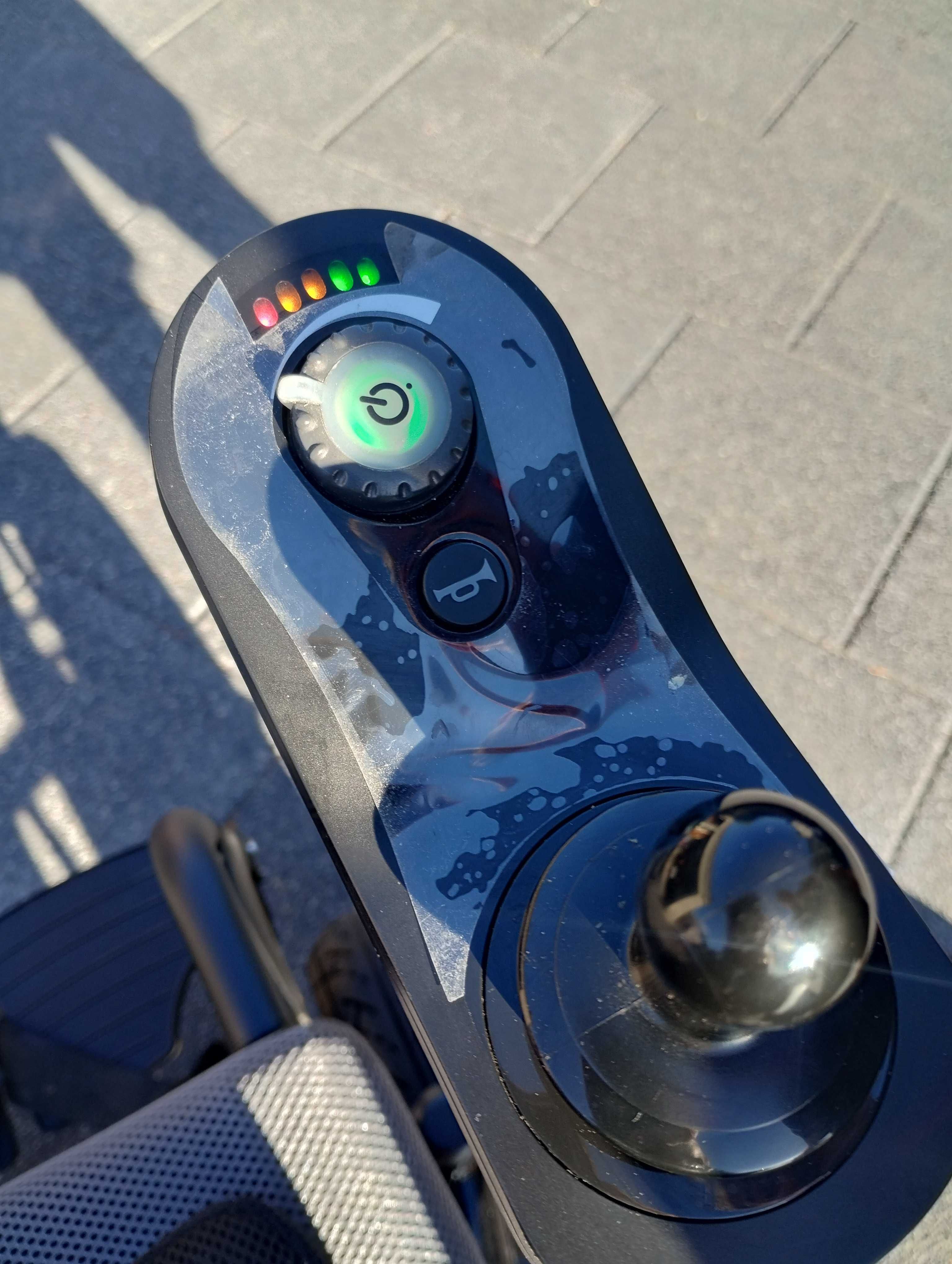 Wózek inwalidzki elektryczny pokojowo terenowy Vermeiren SQUOD