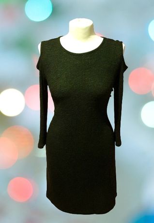 Sukienka ciążowa prążkowana z odkrytymi ramionami, rozmiar M