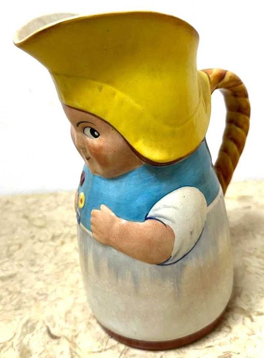 Jarro antropomórfico, formato boneca Holandesa, ano de fabrico 1945