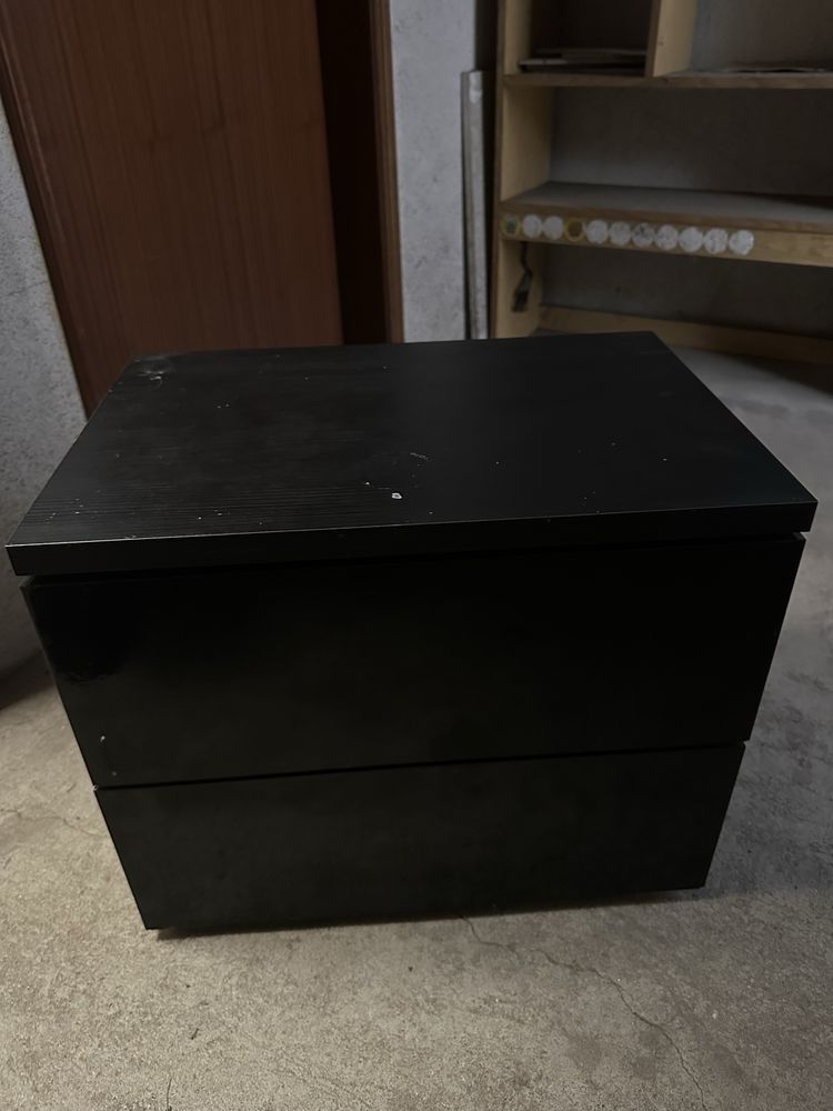 Mesa cabeceira preta
