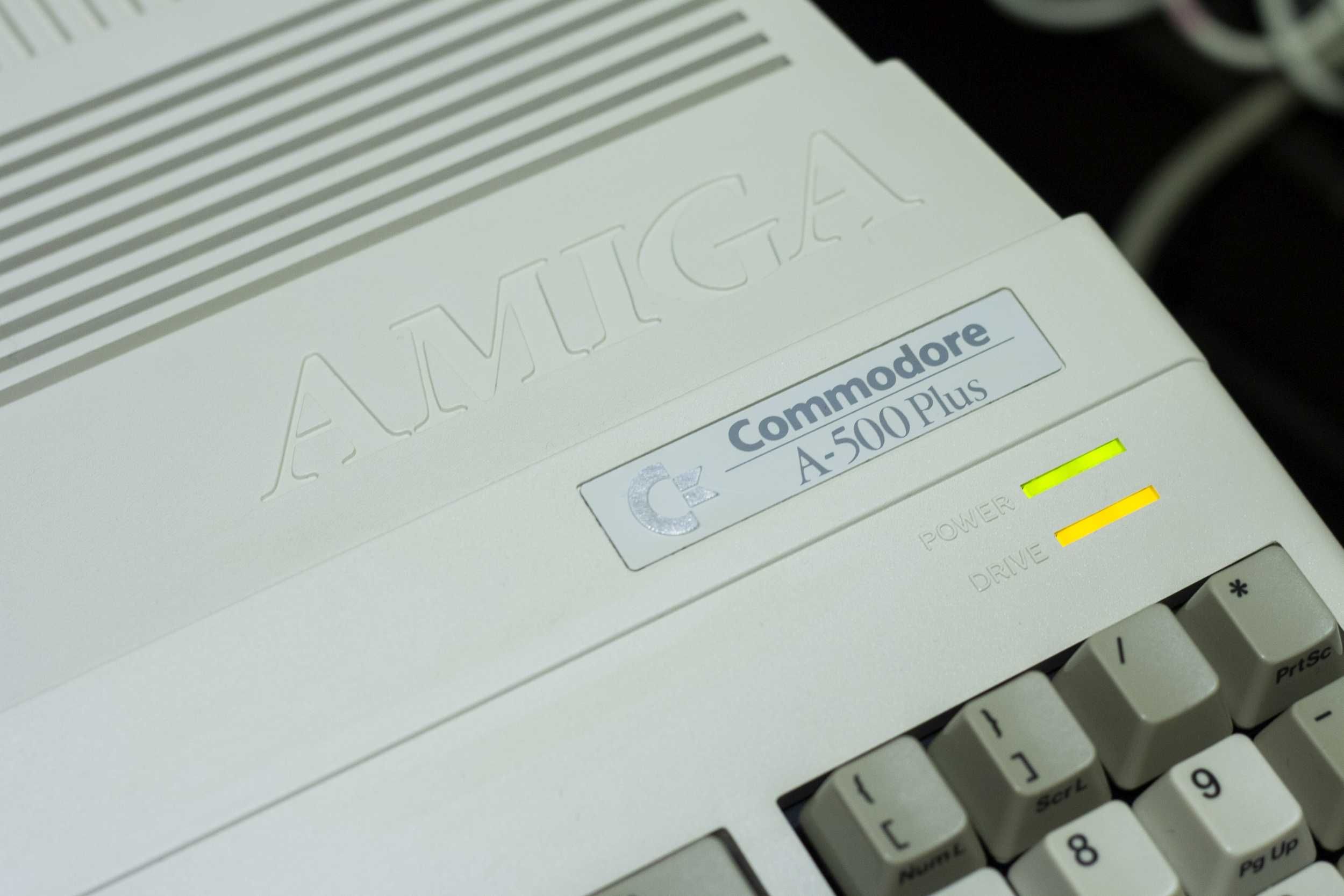 Amiga 500 + zasilacz + mysz + 2 x joystick + dyskietki