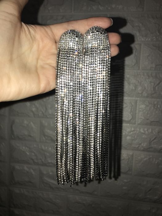Довгі сережки зі стразами – блискучі, як нові, для свят і фотосесій