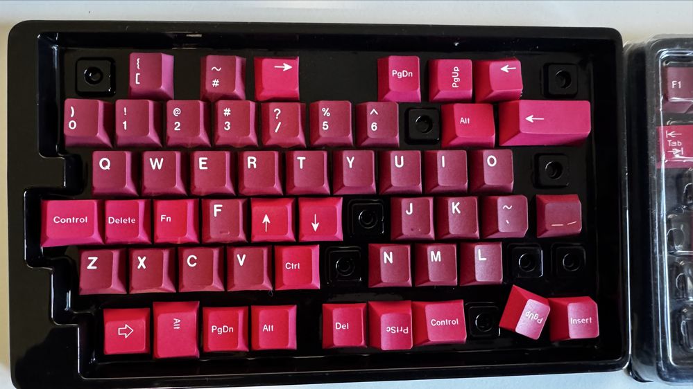 Keychron V1 Custom + Panthom red switches + Wooden Pad + 3 keySets