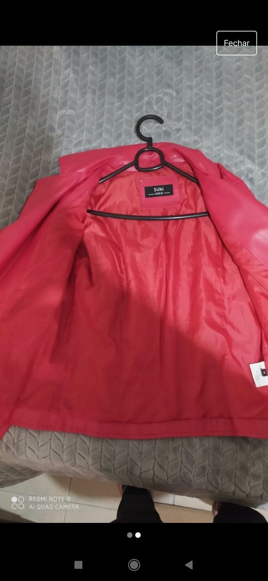 Casaca tipo "couro" tons de vermelho mulher