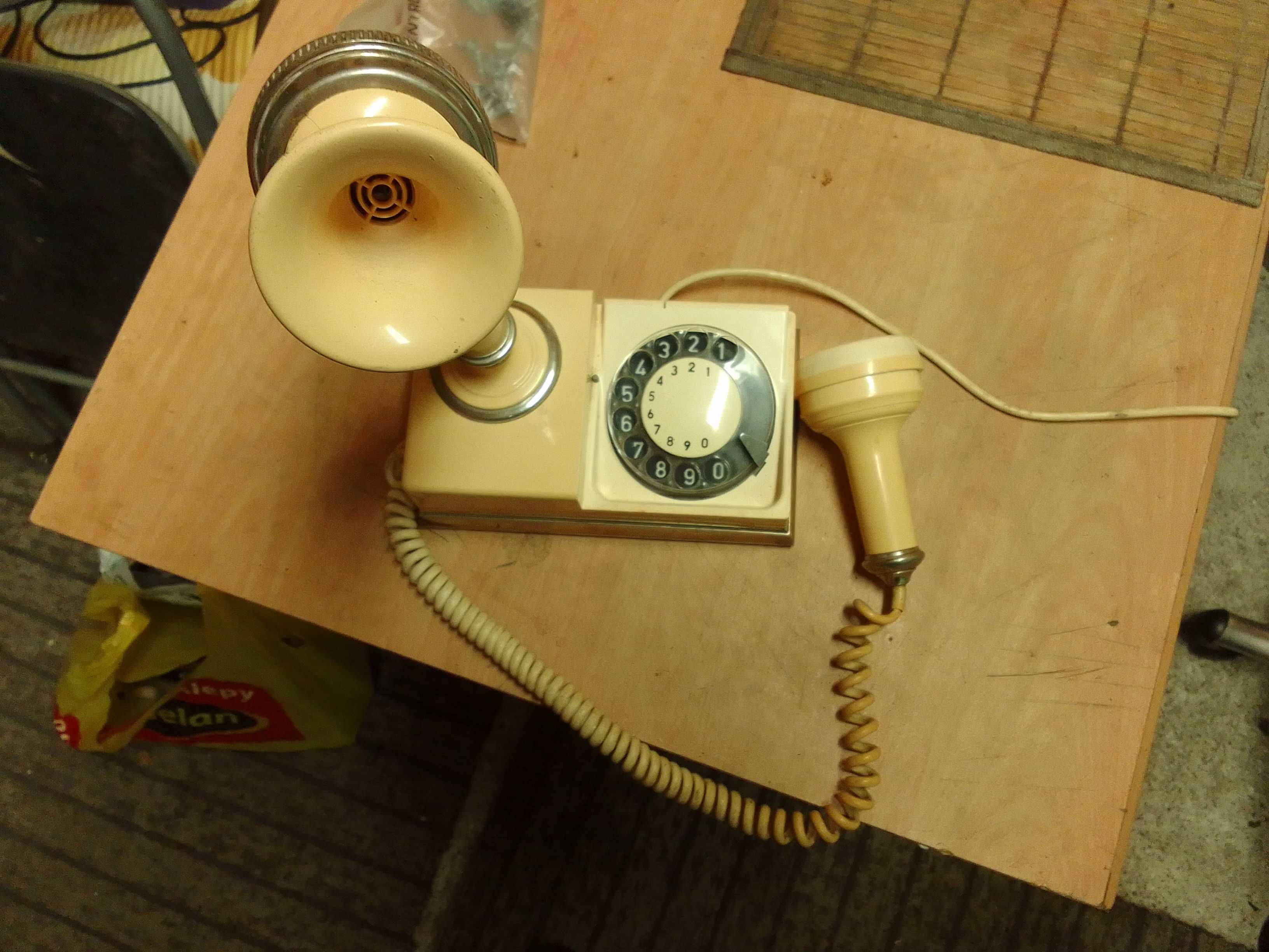 Telkom rok 1981 telefon