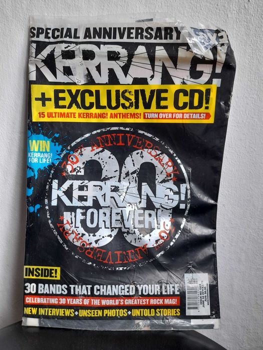 Revistas de música, carros e bicicletas