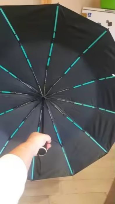 Зонт автомат в різних кольорах.