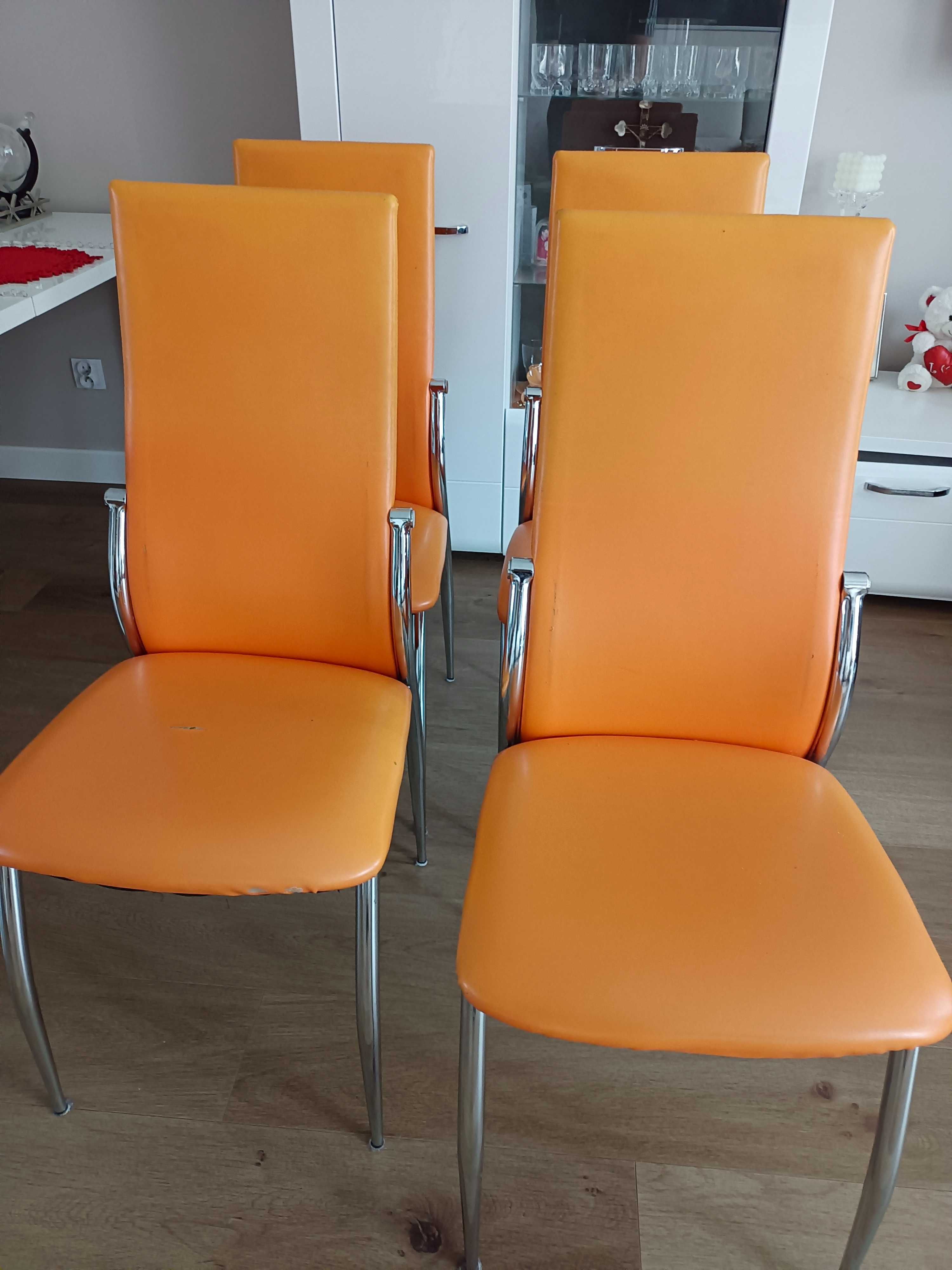 Nowoczesne krzesła w super modnym kolorze.