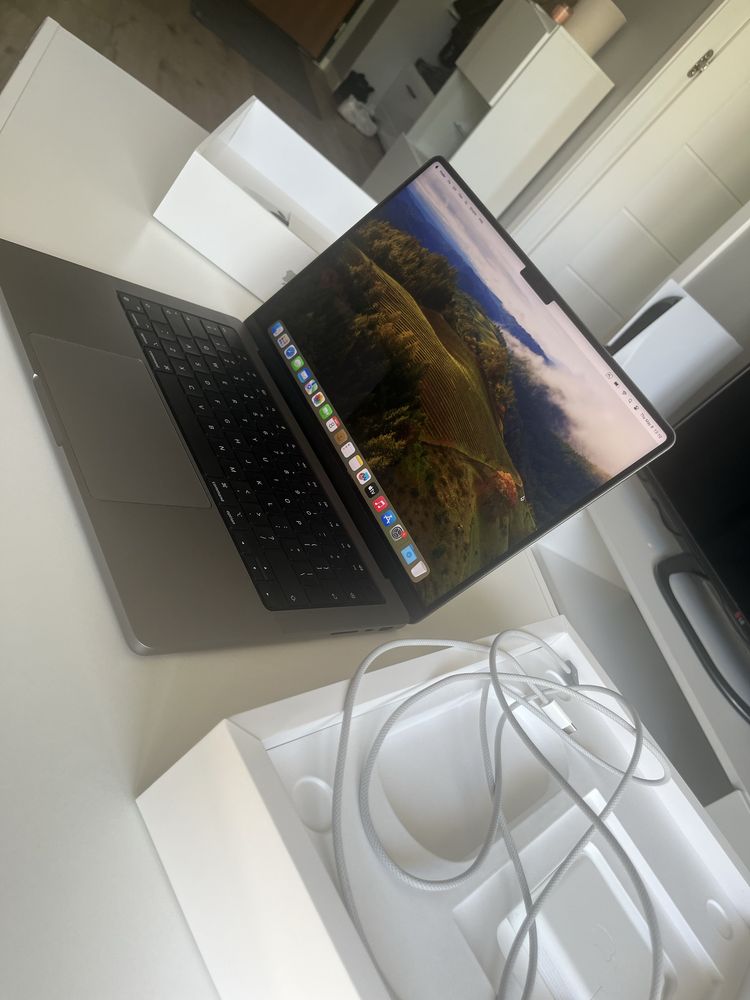 Apple MacBook Pro 14 / M2 / 16GB RAM / 1TB SSD