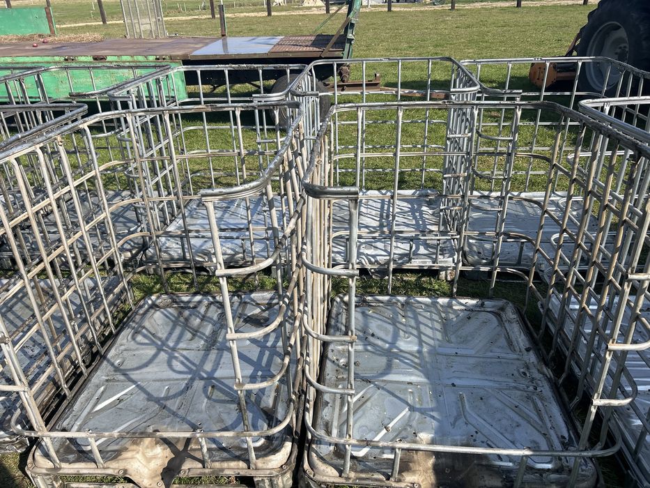 Kosze mauzer na metalowej palecie