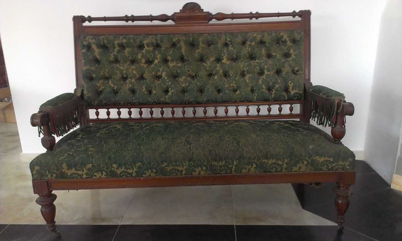 Stara eklektyczna kanapa zielona tapicerka