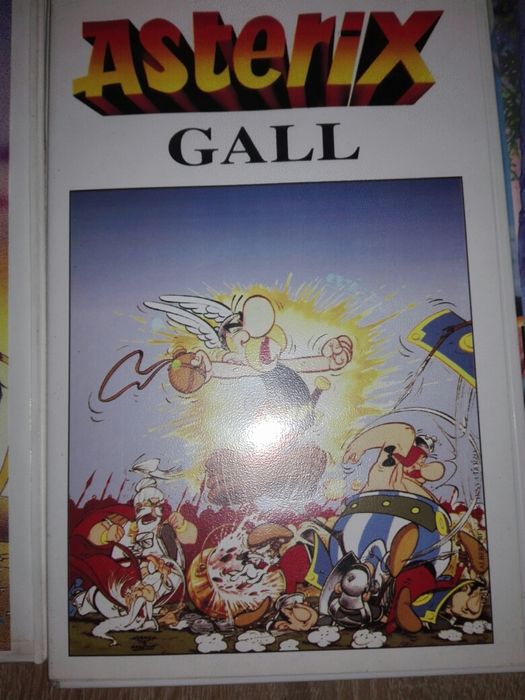 2 kasety VHS bajki Pocahontas, Asterix Gall