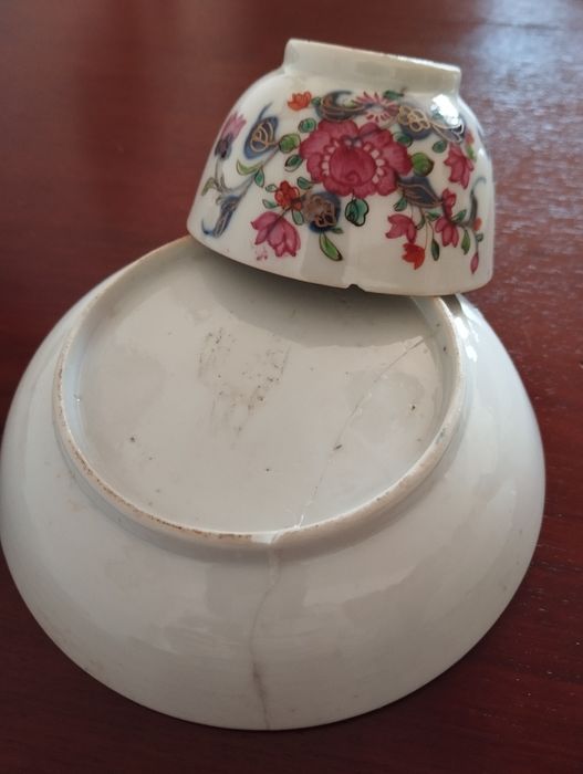 3 taças porcelana Chinesa de exportação com pratos com flores