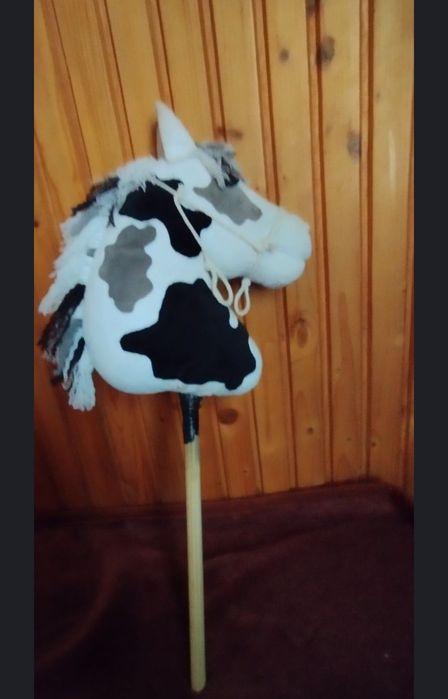 Hobby horse z wieloma plamkami a4
