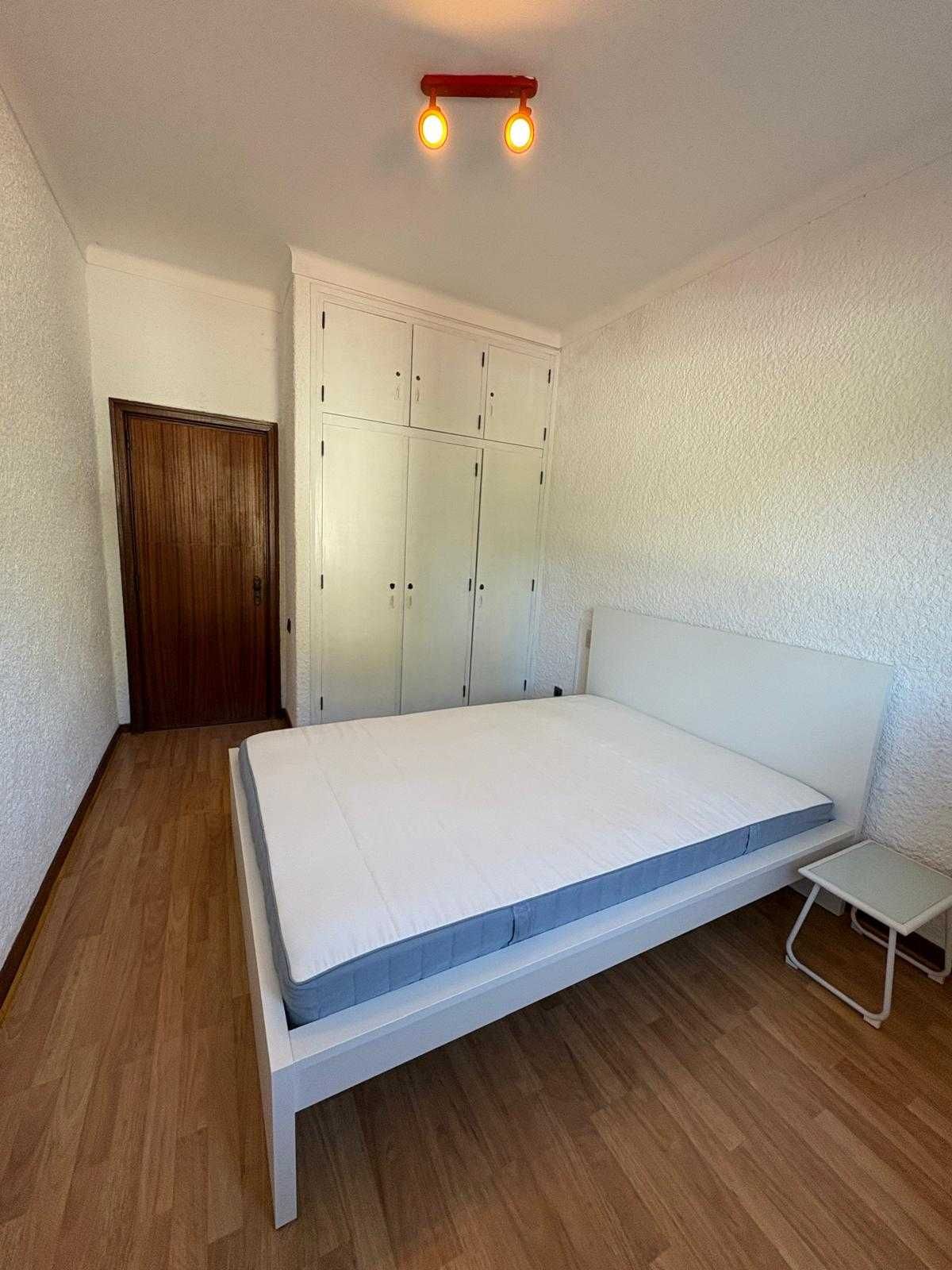 Quarto para arrendar / Room to rent