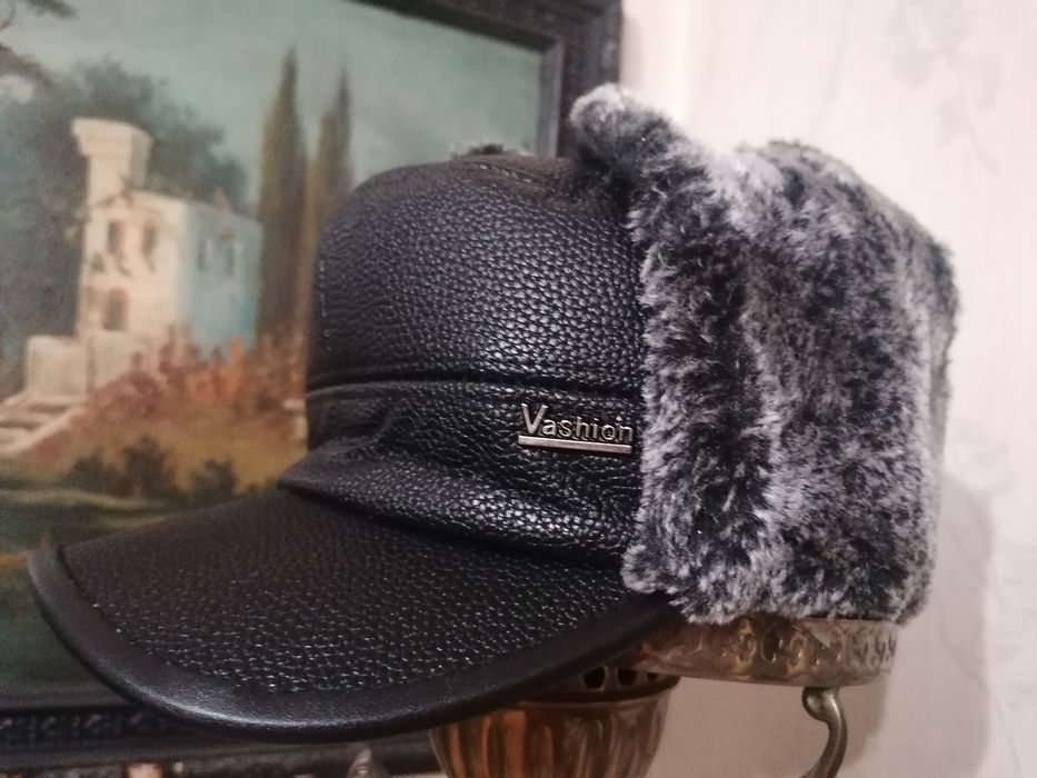 Продам мужскую зимнюю кепку с отложными ушками.