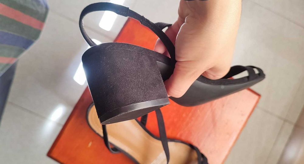 Sandálias salto novas