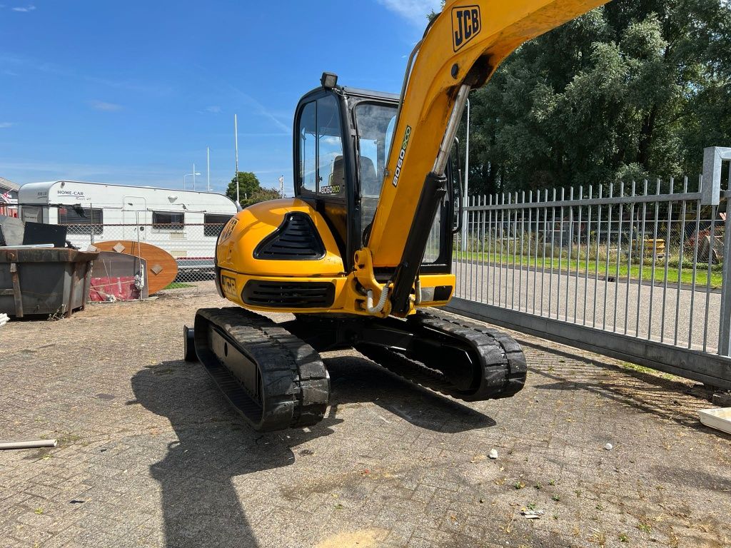 Экскаваторо JCB 8060