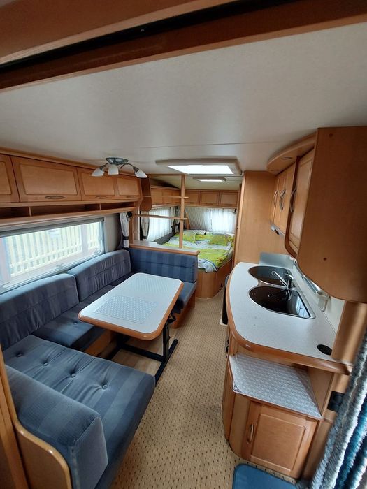 Hobby Exclusive 560  Przyczepa Hobby Exclusive 6-osobowa z piętrówka,duży przedsionek.