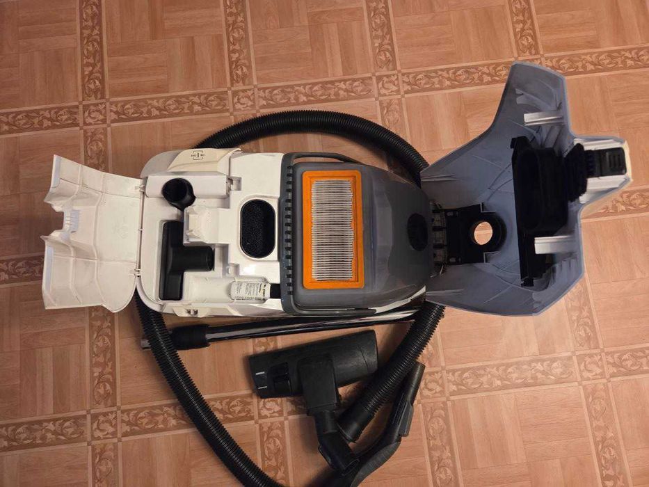 Продаю миючий пылесос Karcher mediclean DS 6000