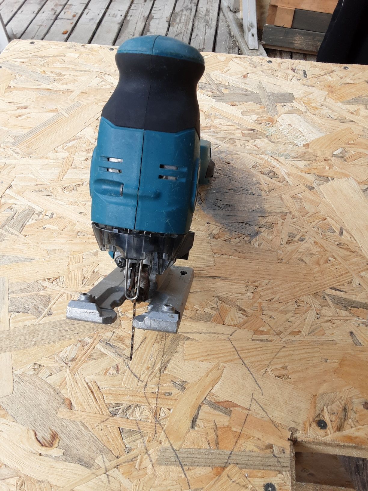 Makita лобзик аккумуляторний DJV181
