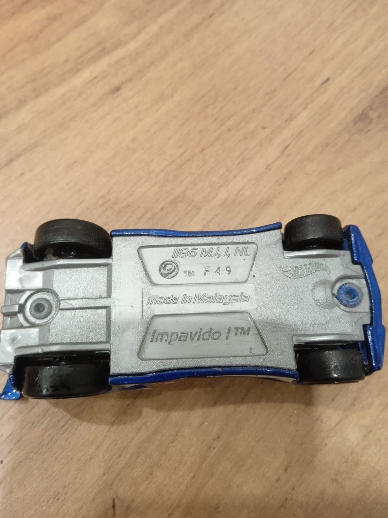 Hot Wheels Impavido I Mattel samochodzik resorak model