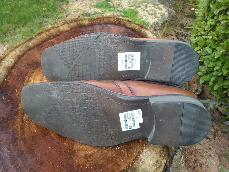 Sapatos para homem, tamanho 39, em pele