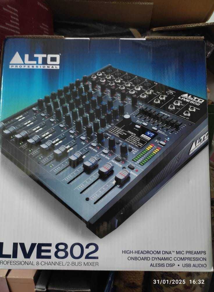 Mesa de mistura analógica Alto LIVE 802 - como nova (usada 3 vezes)