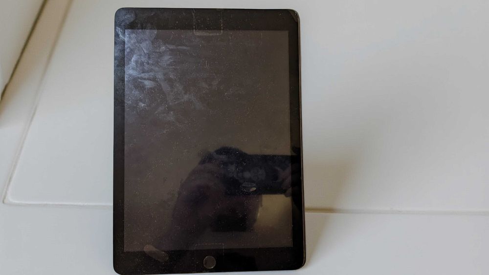 Планшет Apple iPad 6 A1893 32GB