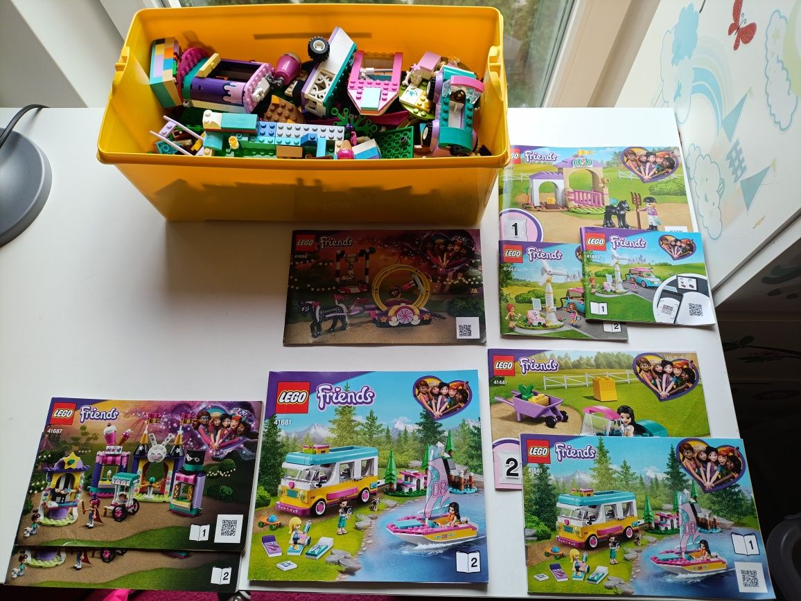 Zestawy LEGO friends + pudełko z klockami LEGO