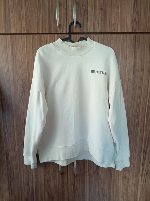 Kremowa bluza z napisem