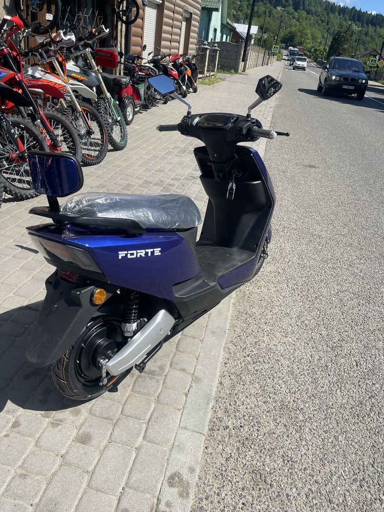Електроскутер FORTE T3 1800W