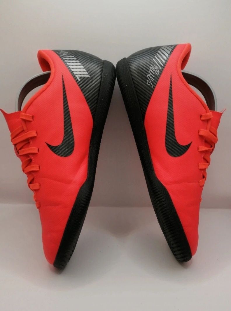 Halowe buty piłkarskie Nike