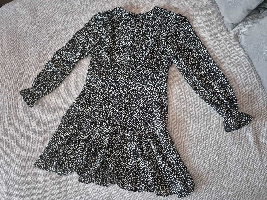 Krótka sukienka w drobne kwiatki Mohito