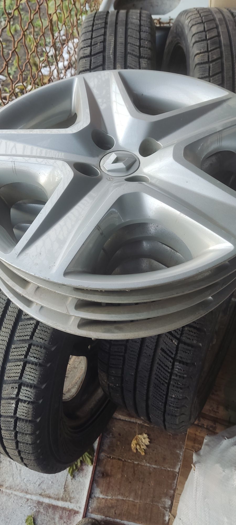 Резина зимняя 205/55R16 на дисках