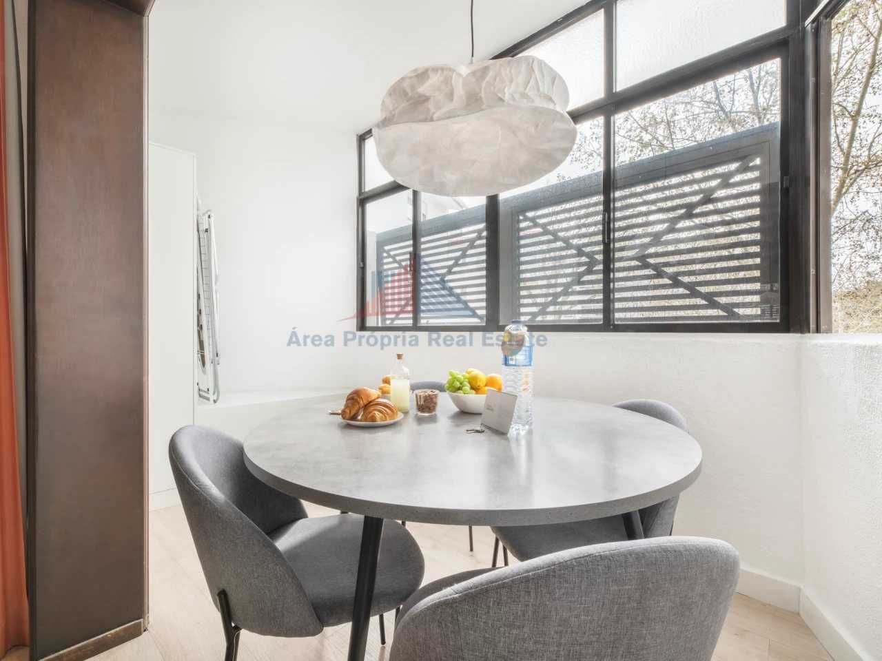 Vende-se Apartamento T2 em Cascais com mobília