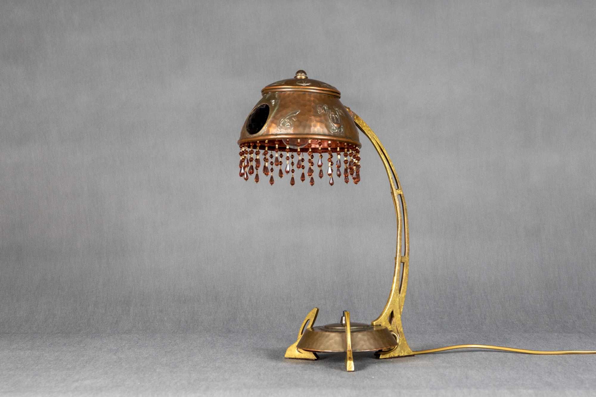 Secesyjna mosiężna lampa biurkowa / na komodę