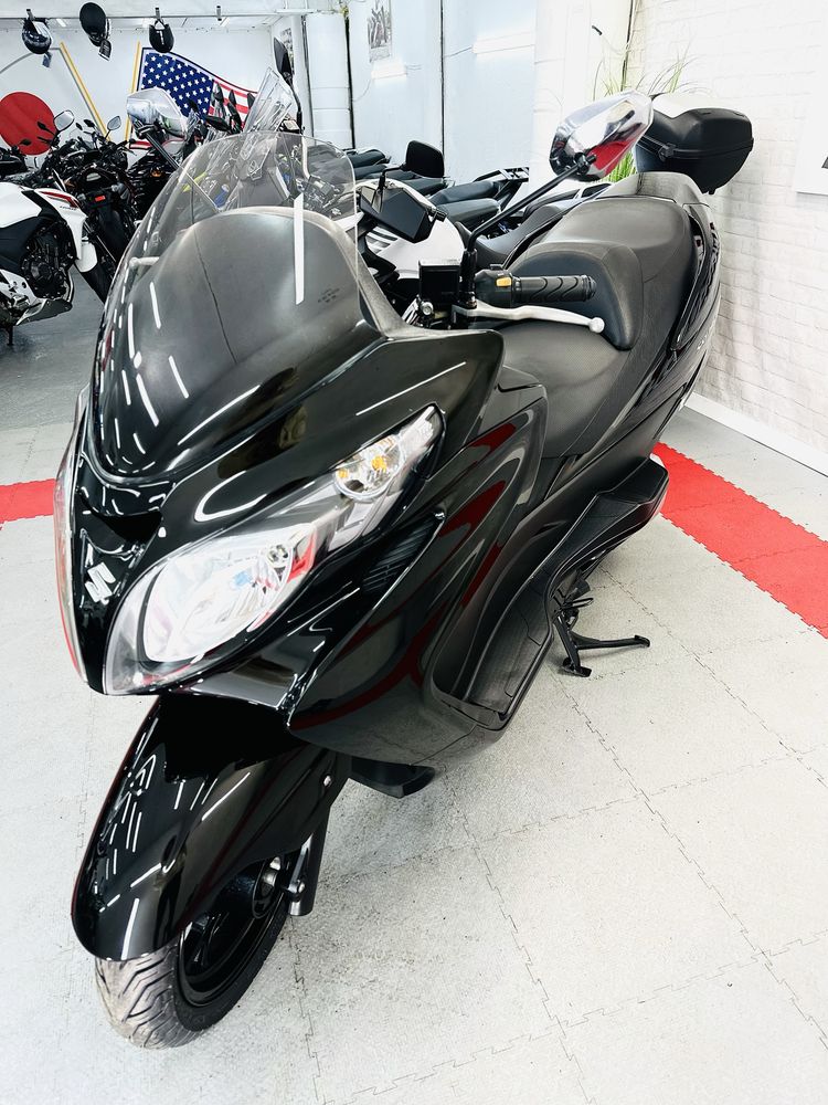 скутер Suzuki Skywave 250 в ідеальному стані тільки з Японії