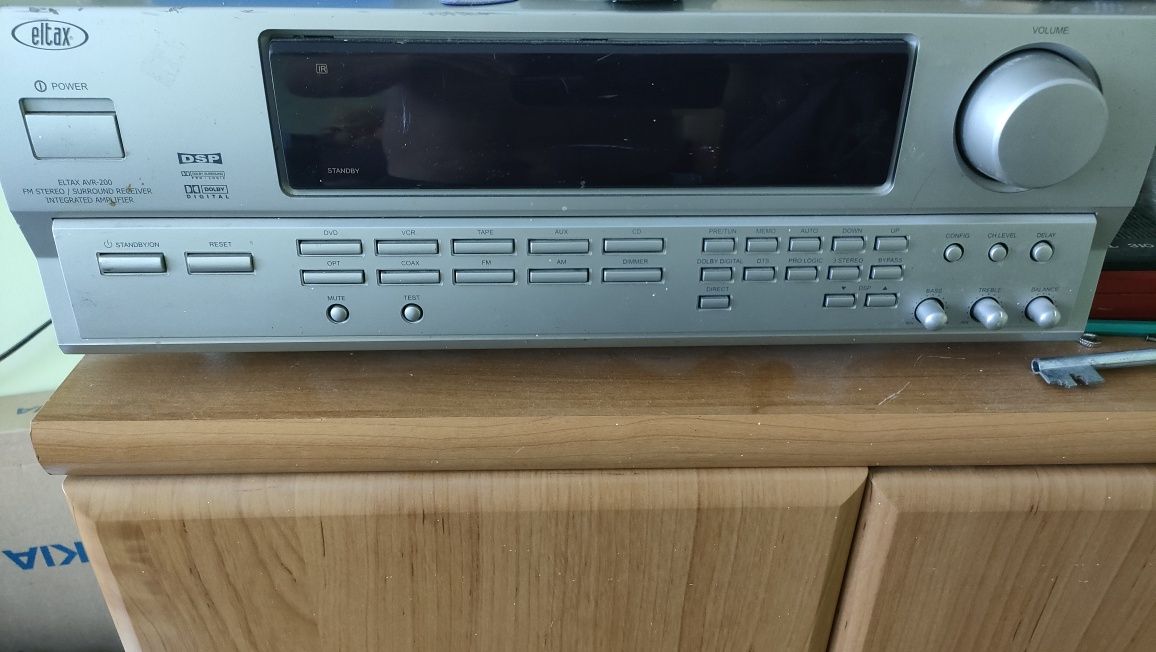 amplituner kina domowego Eltax AVR-200.