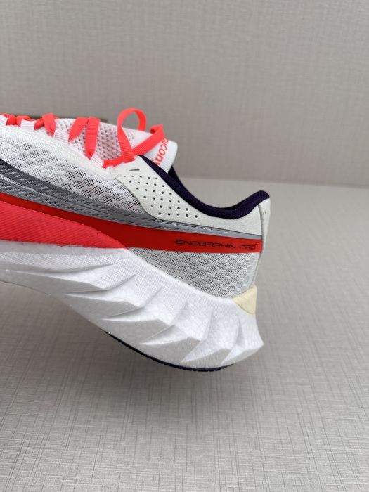 Бігові кросівки Saucony Endorphin pro 4