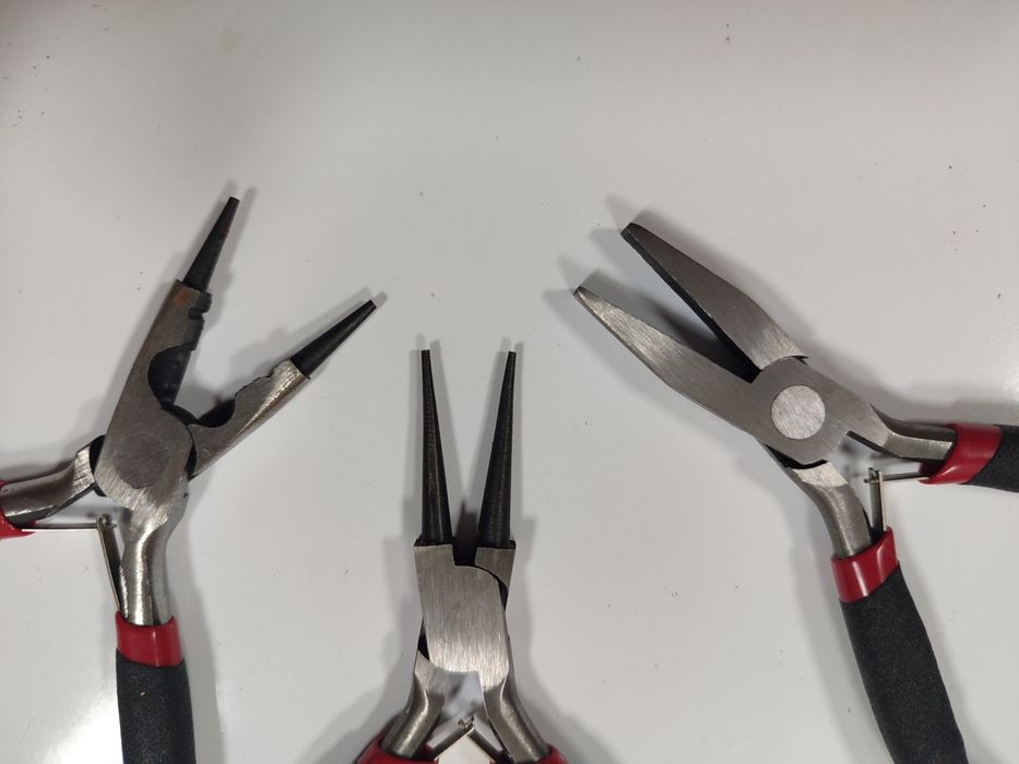 Набор инструмента для изготовления и ремонта украшений.