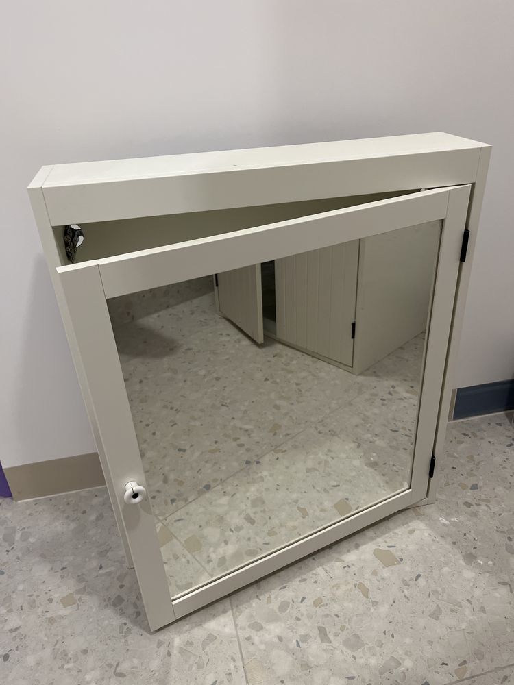Szafka z lustrem Ikea