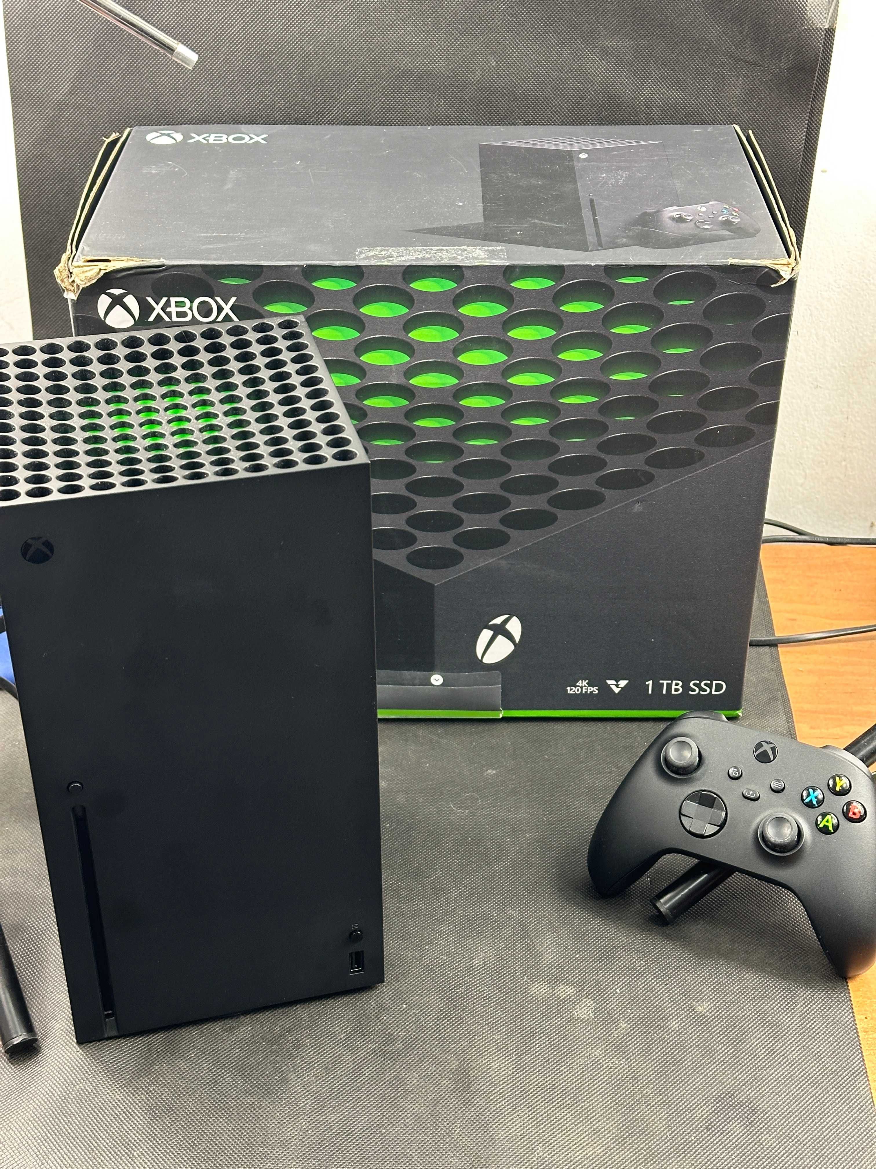 Konsola MICROSOFT Xbox Series X  - JAK NOWA + 8 gier