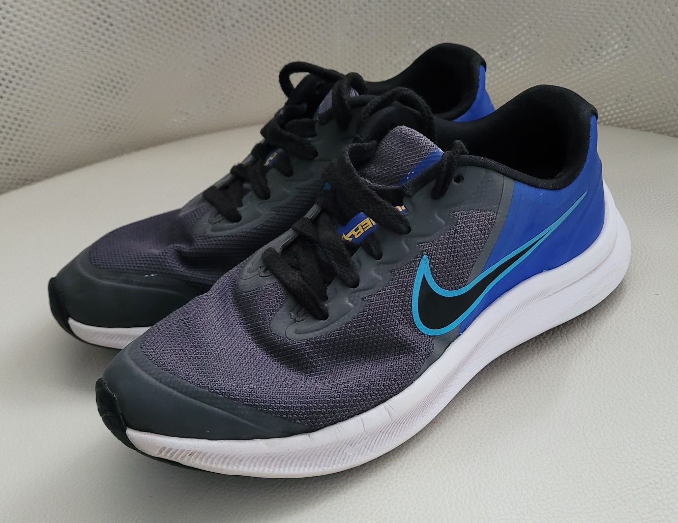 Buty chłopięce Nike rozmiar EUR 36, 23cm