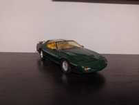 Pontiac Firebird Trans Am GTA 5,7 L z 1992 roku skala 1:24  plastik