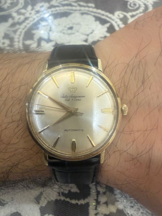 Продам швейцарские золотые часы