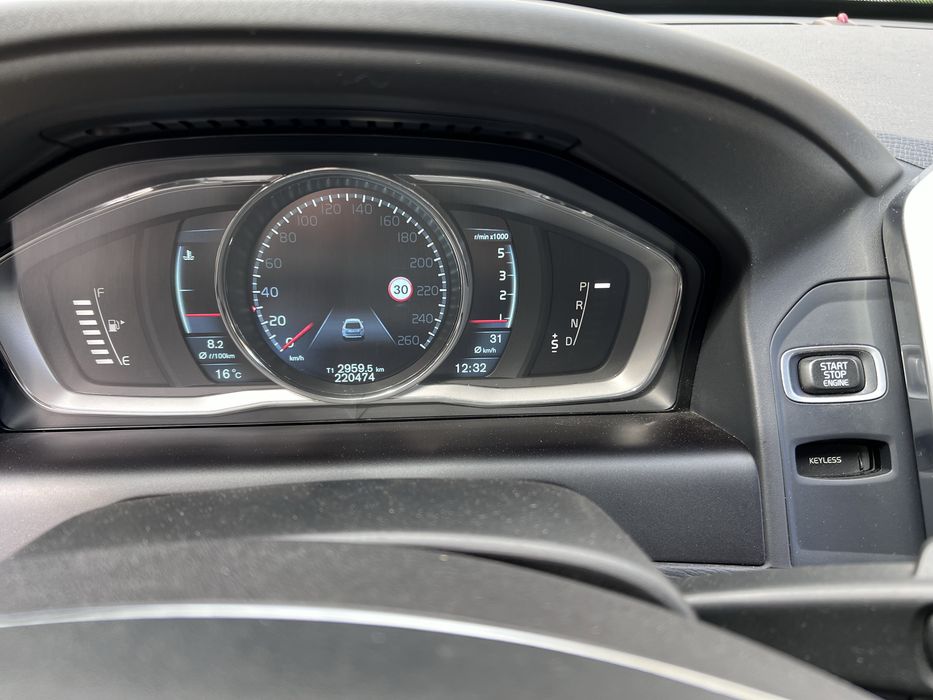 Volvo xc60 2.4дизель D5 . AT. AWD.